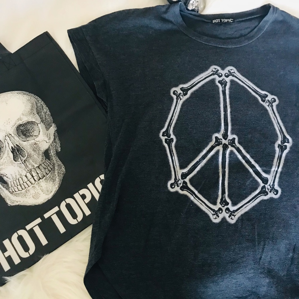 Hot Topic-Bones n Peace sign tee